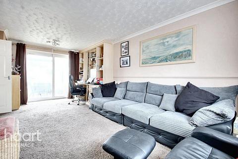 3 bedroom terraced house for sale, The Paddocks, Stevenage