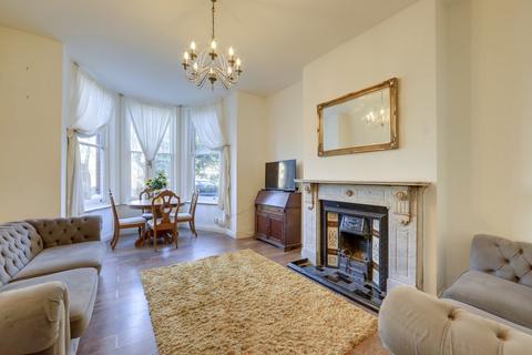 2 bedroom flat for sale, Brownhill Road, Catford, London, SE6