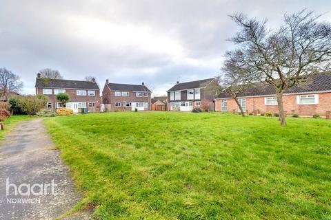 3 bedroom semi-detached house for sale, Norman Drive, Norwich