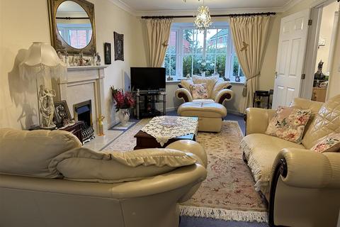 19 Coombe Drive, Nuneaton, CV10 9DD