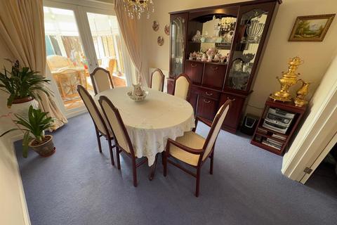 19 Coombe Drive, Nuneaton, CV10 9DD