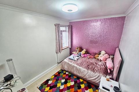 6 Brynawelon, Tonna, Neath, SA11 3NQ