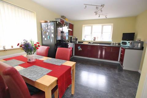 18 Amberley Close, Scartho Top, Grimsby, DN33 3TJ
