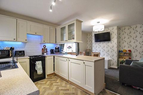 30 Redhill Avenue, Wombourne, Wolverhampton, WV5 0HF