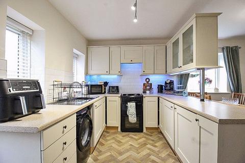 30 Redhill Avenue, Wombourne, Wolverhampton, WV5 0HF
