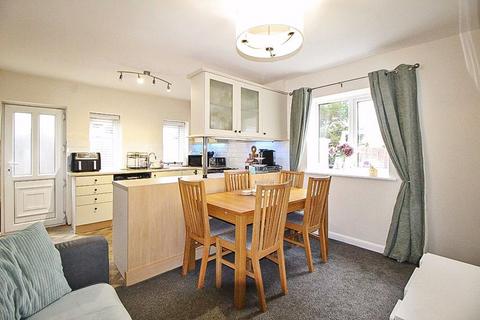 30 Redhill Avenue, Wombourne, Wolverhampton, WV5 0HF