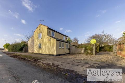 3 bedroom detached house for sale, Yarmouth Road, Blofield, Norwich, NR13