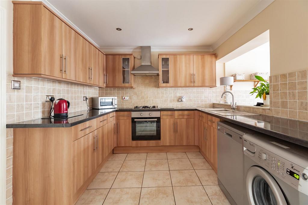 Kitchen/Breakfast Area