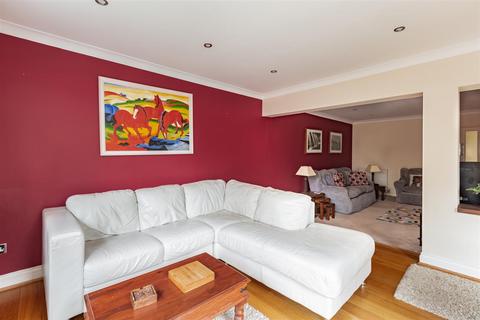 129 Knights Croft, New Ash Green, Longfield, DA3 8HY