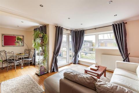 129 Knights Croft, New Ash Green, Longfield, DA3 8HY