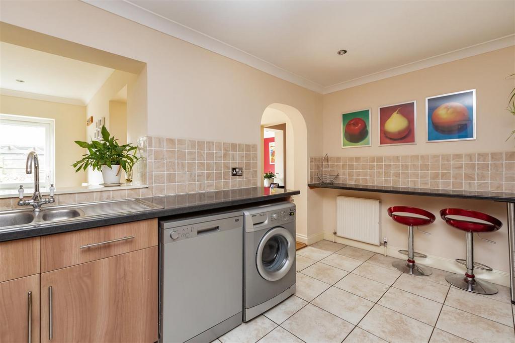 Kitchen/Breakfast Area