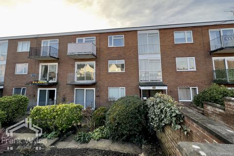 2 bedroom apartment to rent, Belvedere Court, Kingsway, Ansdell