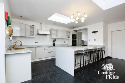 6 bedroom detached house to rent, Willow Road, Enfield, EN1