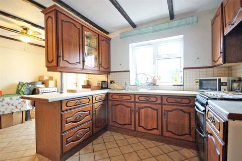 4 bedroom semi-detached house for sale, Wendover Drive, Bedford, Bedfordshire, MK41