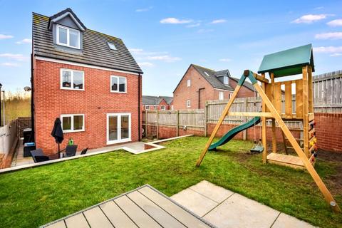 4 bedroom detached house for sale, Rhubarb Hill, Wakefield, West Yorkshire