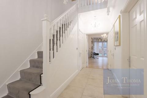 21 Regents Drive, Woodford Green, IG8 8RZ