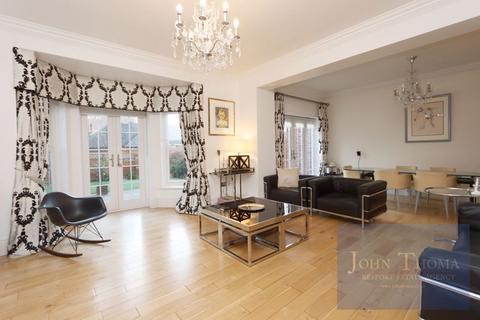 21 Regents Drive, Woodford Green, IG8 8RZ