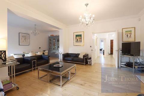 21 Regents Drive, Woodford Green, IG8 8RZ