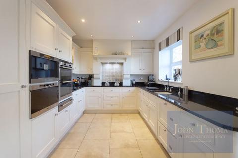 21 Regents Drive, Woodford Green, IG8 8RZ