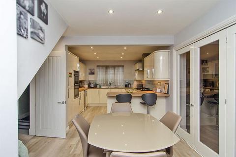 62 Commonside, Brownhills, Walsall, WS8 7AX