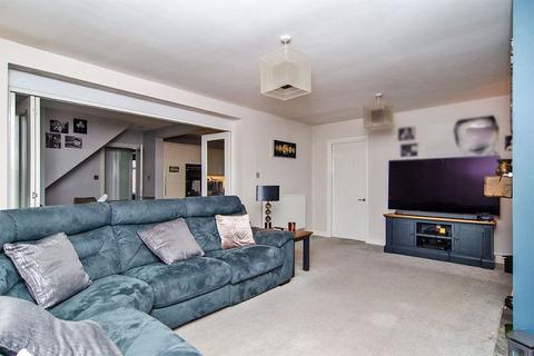 62 Commonside, Brownhills, Walsall, WS8 7AX