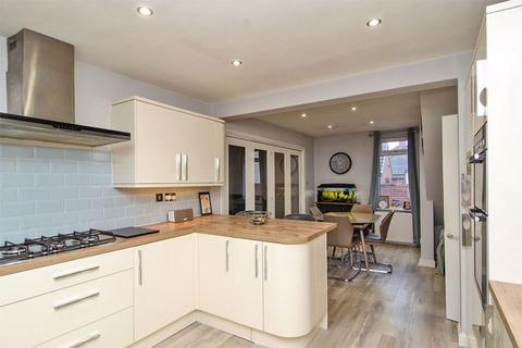 62 Commonside, Brownhills, Walsall, WS8 7AX