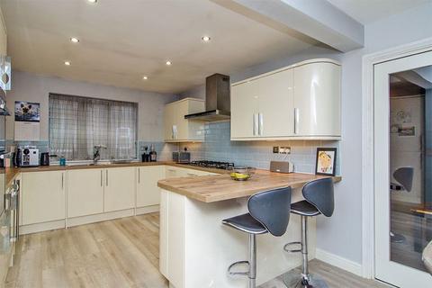 62 Commonside, Brownhills, Walsall, WS8 7AX