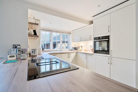 Flat 3, Bonhomie Court Broadcommon Road, Hurst, Reading, RG10 0TD