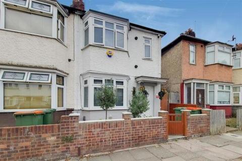 3 bedroom end of terrace house to rent, Varley Road, London E16