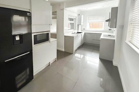 3 bedroom end of terrace house to rent, Varley Road, London E16