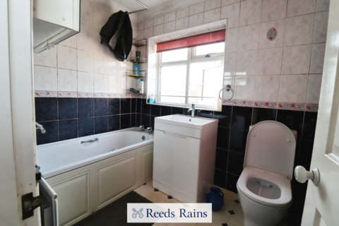 2 bedroom property to rent, Tuck Road, Rainham RM13