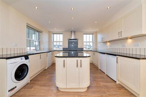 4 bedroom house to rent, Grange Farm, Puttenham, Tring