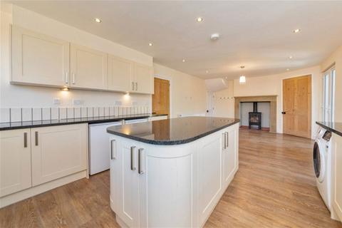 4 bedroom house to rent, Grange Farm, Puttenham, Tring