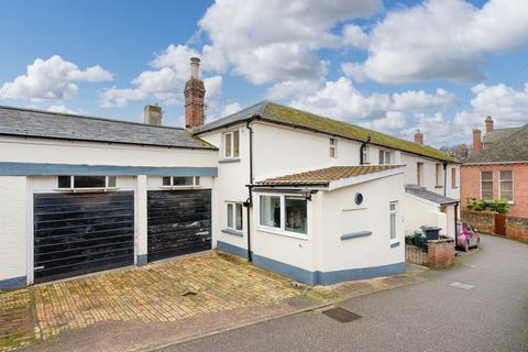 4 bedroom end of terrace house for sale, High Street, Crediton, EX17