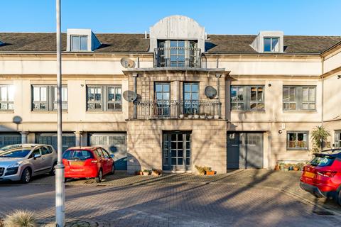 32/3 Cavalry Park Drive, Duddingston, Edinburgh, EH15 3QG