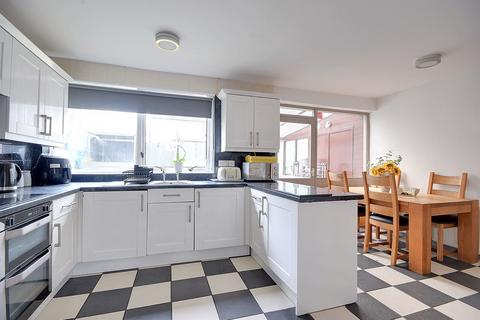 3 bedroom end of terrace house for sale, ANDREW CLOSE, HALIFAX HX3