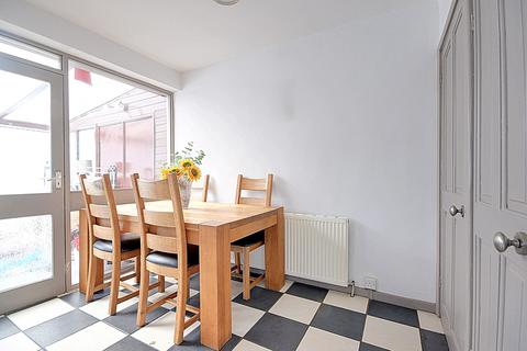 16 Andrew Close, Halifax, HX3 9RT