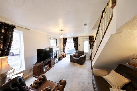 2 bedroom semi-detached house for sale, The Queensway, Hull