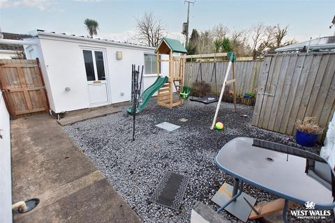 2 bedroom semi-detached bungalow for sale, Lyndhurst Avenue, Broadmoor, Kilgetty