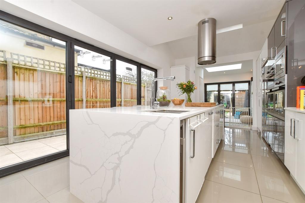 Kitchen/Breakfast Area