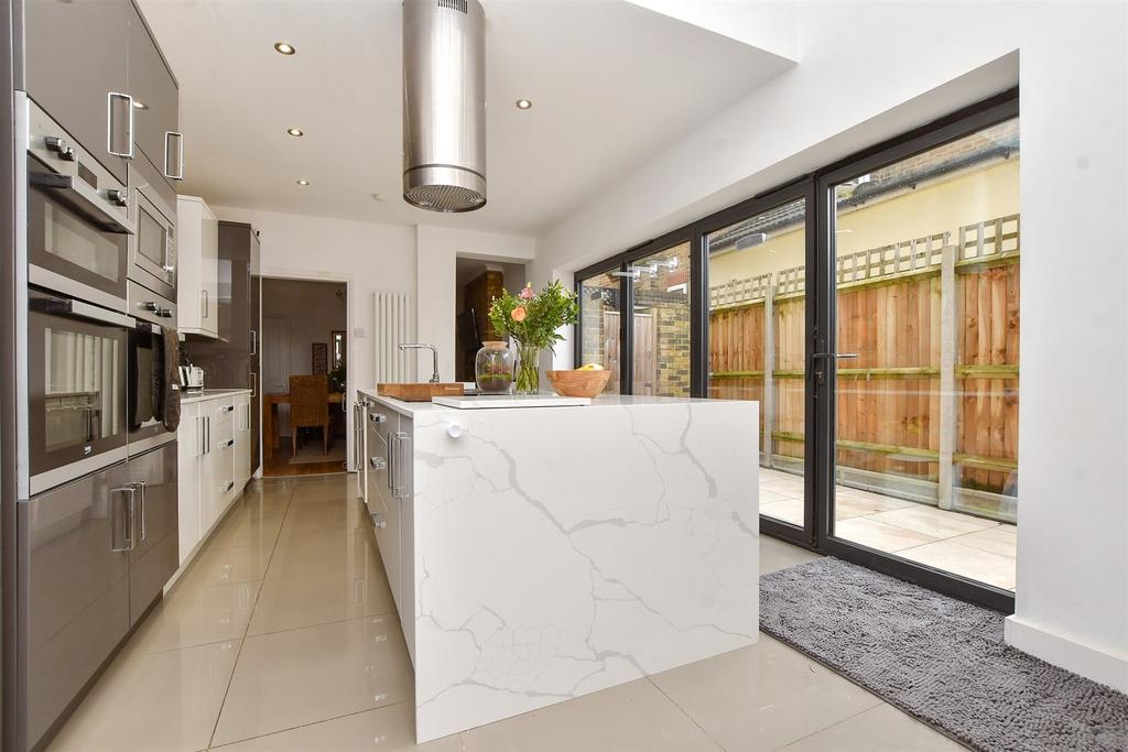 Kitchen/Breakfast Area