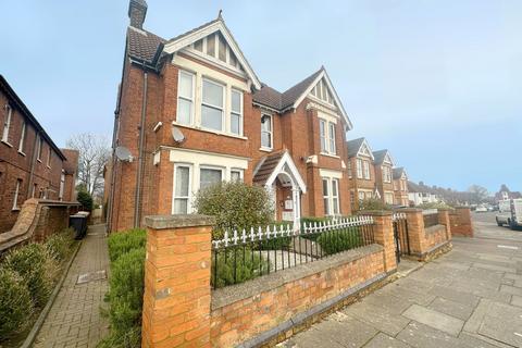 2 bedroom flat for sale, Kimbolton Avenue, Bedford MK40