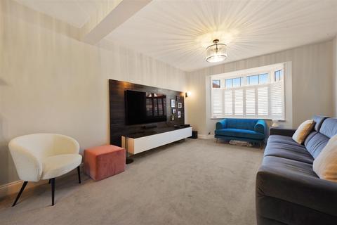 54 Ellington Road, Hounslow, TW3 4HY