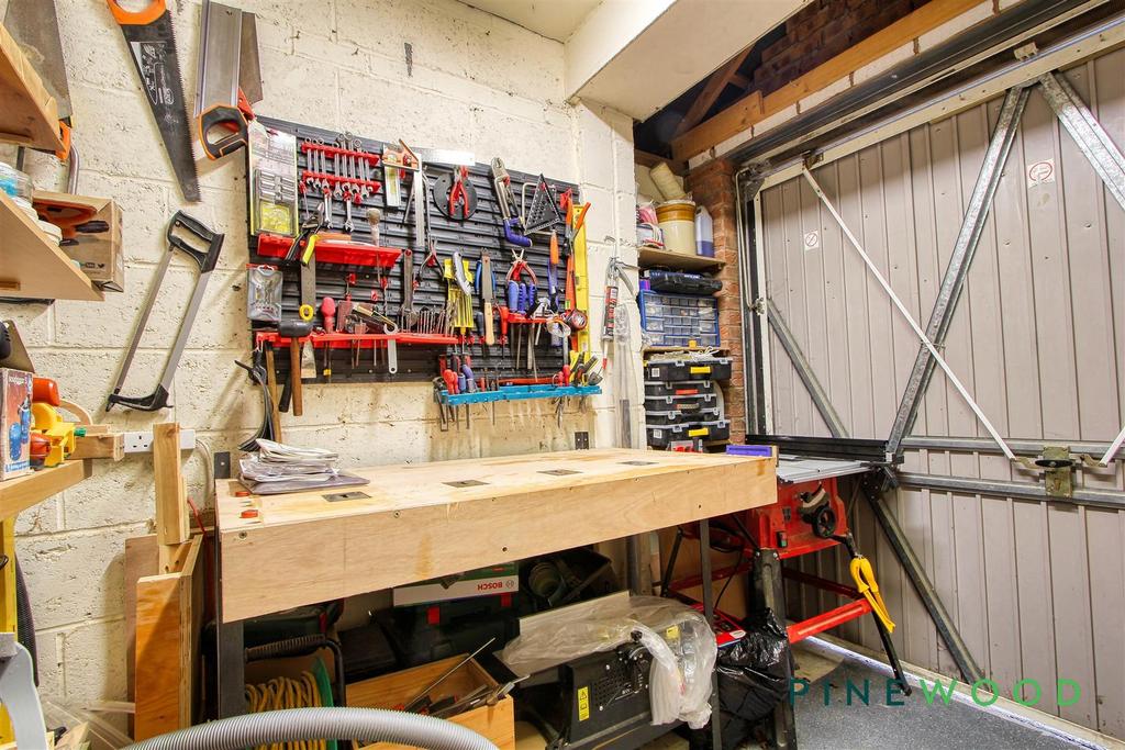 Garage/workshop