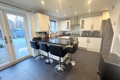 3 bedroom semi-detached house to rent, Corbel Close, Oakwood, Derby, DE21