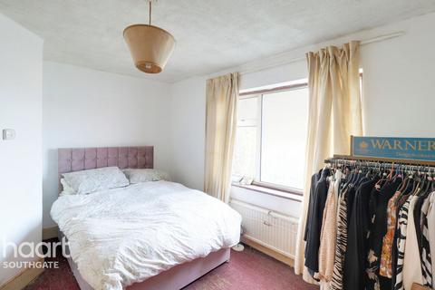 3 bedroom semi-detached house for sale, Brookhill Road, Barnet