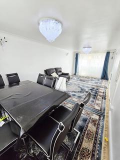 3 bedroom flat to rent, Cowbridge Lane, Barking IG11