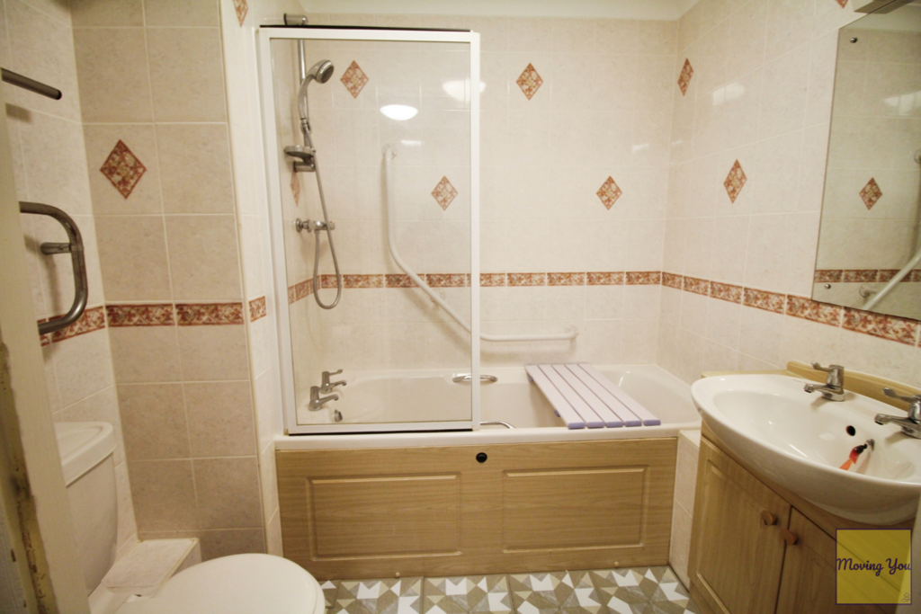 Bathroom aspect 2.JPG