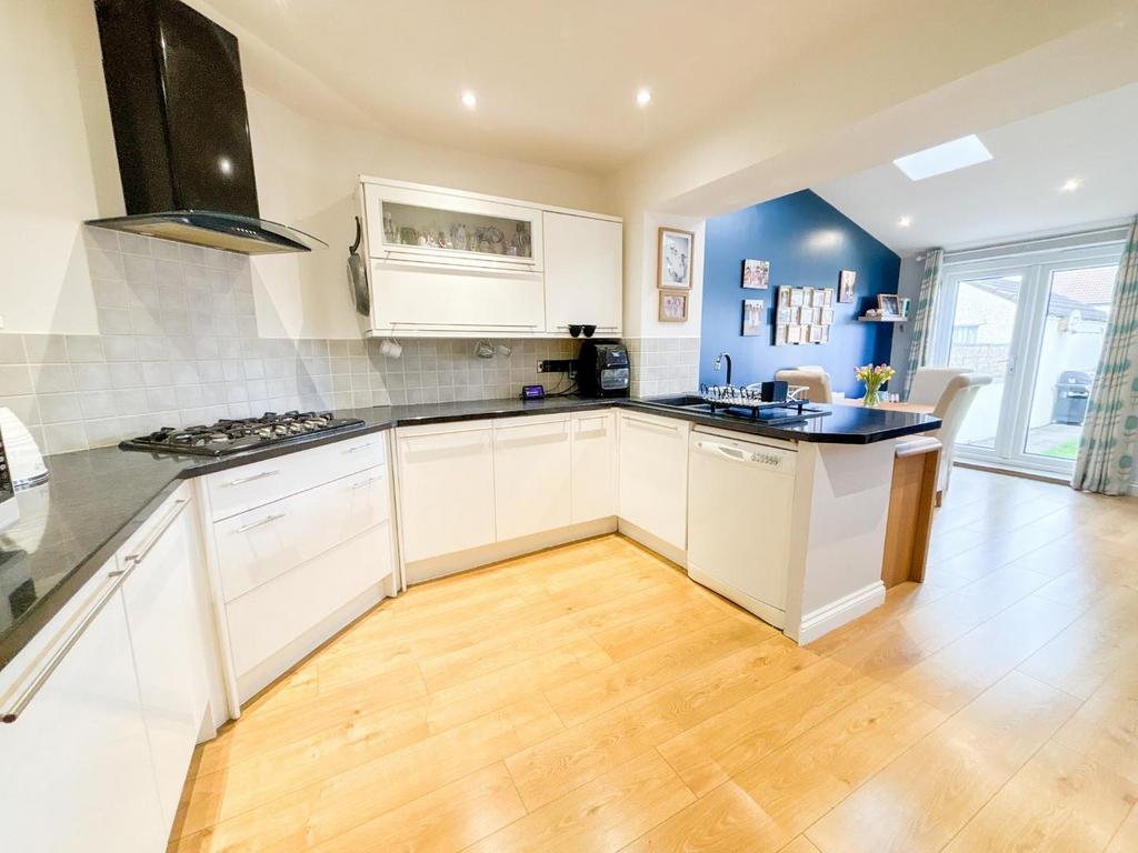 Kitchen/ Dining