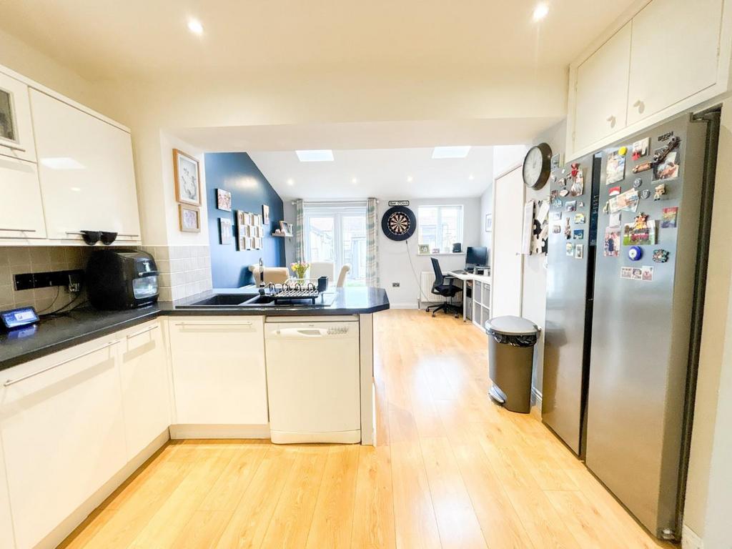 Kitchen/ Dining